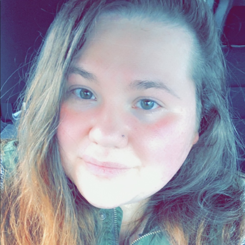 Meet your Posher, Hollie